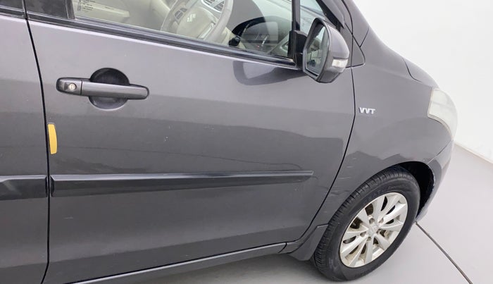 2014 Maruti Ertiga ZXI, Petrol, Manual, 78,873 km, Driver-side door - Minor scratches