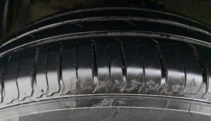 2014 Maruti Ertiga ZXI, Petrol, Manual, 78,873 km, Left Front Tyre Tread