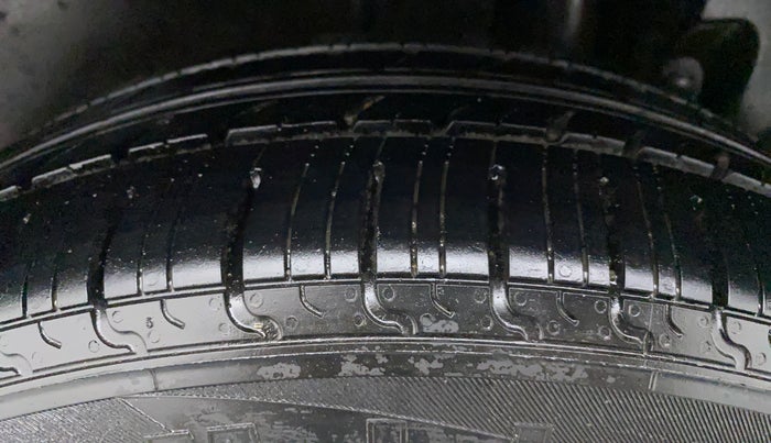 2014 Maruti Ertiga ZXI, Petrol, Manual, 78,873 km, Left Rear Tyre Tread