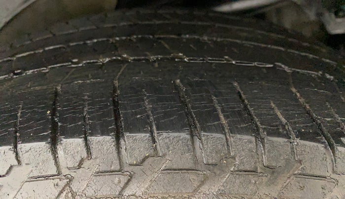 2013 Mahindra XUV500 W8, Diesel, Manual, 98,601 km, Left Rear Tyre Tread