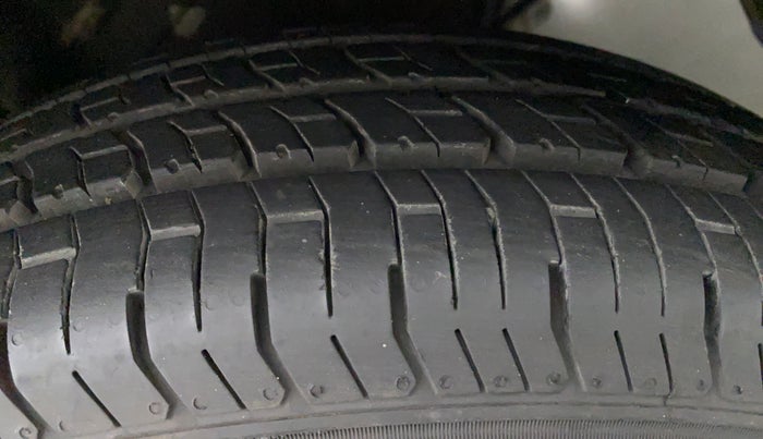 2012 Maruti Swift Dzire VXI, Petrol, Manual, 24,695 km, Left Rear Tyre Tread
