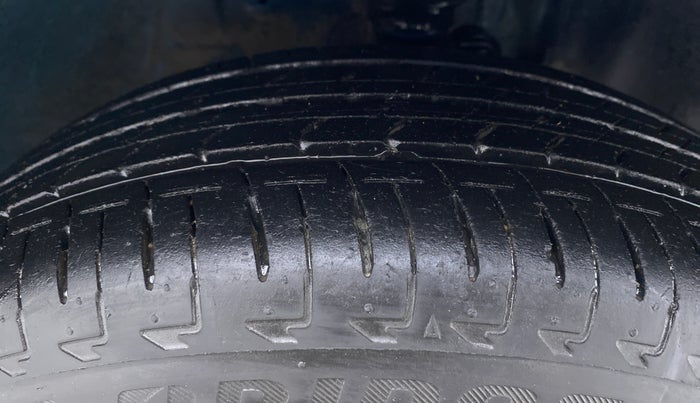 2017 Maruti IGNIS DELTA 1.2, Petrol, Manual, 74,019 km, Right Front Tyre Tread