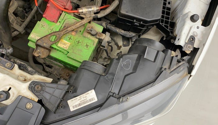 2018 Maruti Vitara Brezza LDI, Diesel, Manual, 54,883 km, Left headlight - Clamp has minor damage