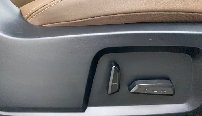 2021 Tata Harrier XZA PLUS 2.0L, Diesel, Automatic, 24,611 km, Driver Side Adjustment Panel