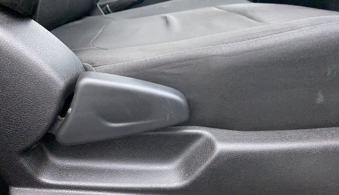2018 Renault Kwid RXL, Petrol, Manual, 39,111 km, Driver Side Adjustment Panel