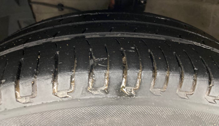 2017 Maruti Ciaz ZETA DIESEL 1.3, Diesel, Manual, 81,647 km, Left Front Tyre Tread