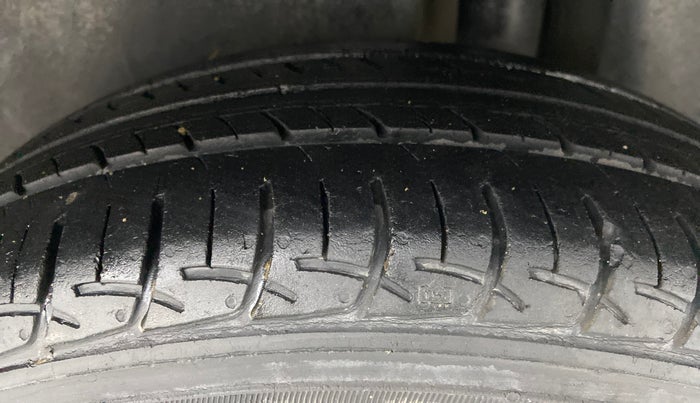 2017 Maruti Ciaz ZETA DIESEL 1.3, Diesel, Manual, 81,647 km, Left Rear Tyre Tread
