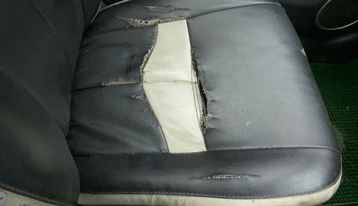 2011 Maruti Swift VDI, Diesel, Manual, 83,508 km, Front left seat (passenger seat) - Cover slightly torn