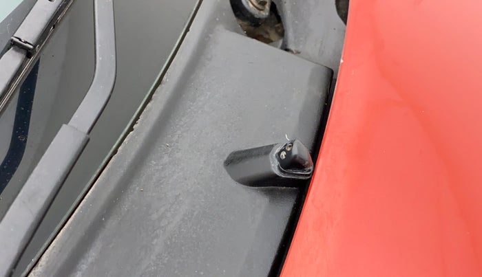 2013 Maruti Swift VXI D, Petrol, Manual, 36,750 km, Front windshield - Nozzle alignment