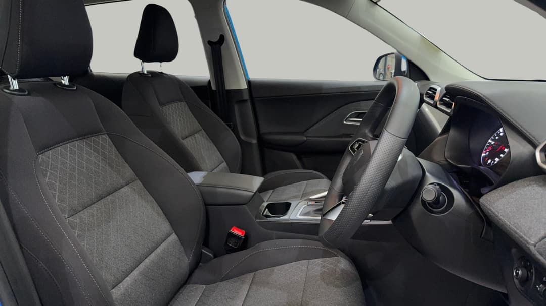 2025 MG ZS Excite, Automatic, 9640 km, Right Side Front Door Cabin View