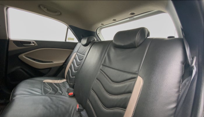 2016 Hyundai Elite i20 ASTA 1.2 (O), Petrol, Manual, 40,143 km, Right Side Rear Door Cabin