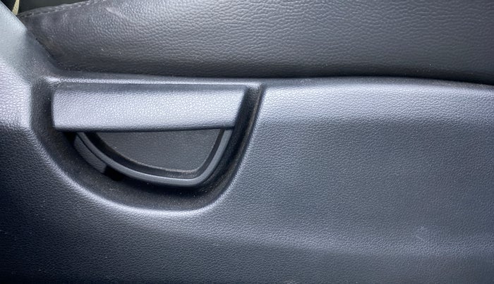 2019 Hyundai NEW SANTRO ASTA 1.1 MT, Petrol, Manual, 3,728 km, Driver Side Adjustment Panel