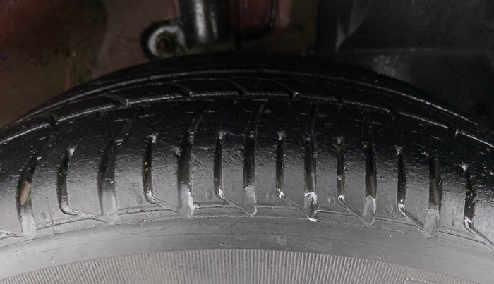 2017 Mahindra KUV 100 NXT K8 D 6 STR, Diesel, Manual, 97,352 km, Right Front Tyre Tread