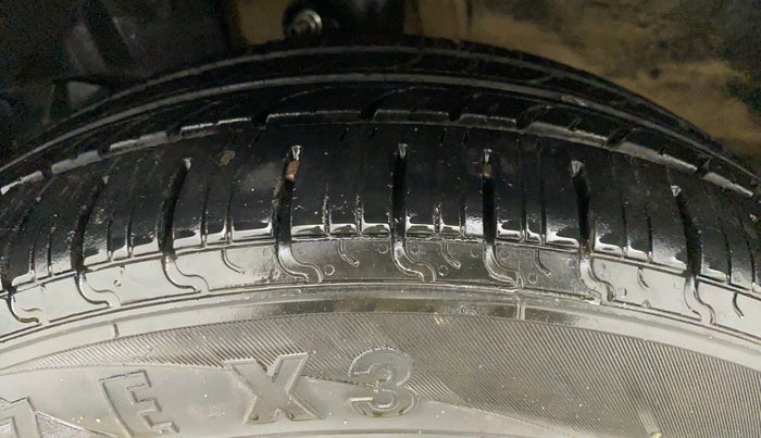 2018 Honda Amaze 1.2L I-VTEC S, CNG, Manual, 98,215 km, Left Front Tyre Tread