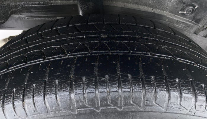 2012 Toyota Etios Liva G, Petrol, Manual, 67,418 km, Right Rear Tyre Tread