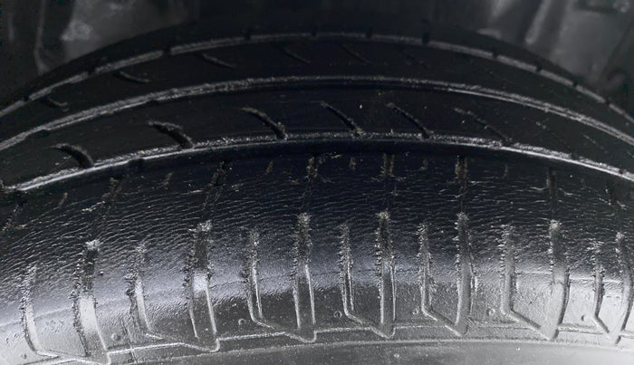 2012 Toyota Etios Liva G, Petrol, Manual, 67,418 km, Right Front Tyre Tread