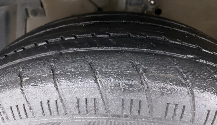 2017 Maruti Swift ZXI, Petrol, Manual, 71,050 km, Left Front Tyre Tread