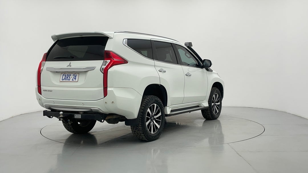 Right Back Diagonal (45- Degree) View