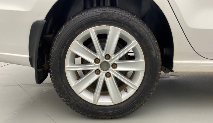 2016 Volkswagen Vento 1.2 TSI HIGHLINE PLUS AT, Petrol, Automatic, 49,345 km, Right Rear Wheel