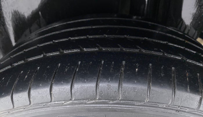 2020 Maruti Ciaz ALPHA 1.5 MT VTVT SHVS, Petrol, Manual, 86,290 km, Left Rear Tyre Tread