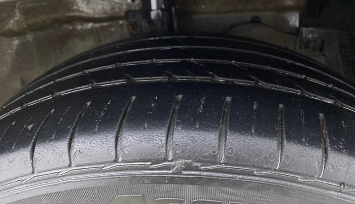 2020 Maruti Ciaz ALPHA 1.5 MT VTVT SHVS, Petrol, Manual, 86,290 km, Right Front Tyre Tread