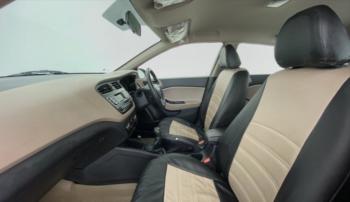 2018 Hyundai Elite i20 Magna Executive 1.2, Petrol, Manual, 20,041 km, Right Side Front Door Cabin