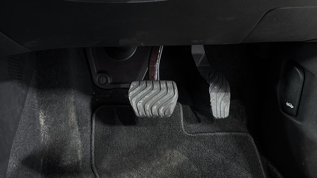 2024 Nissan X-trail St-l (4WD) E-power (hybrid), Automatic, 21884 km, Pedals and Footmat
