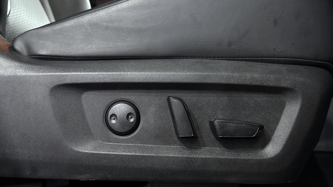 2024 Nissan X-trail St-l (4WD) E-power (hybrid), Automatic, 21884 km, Drivers Side Adjustment Panel