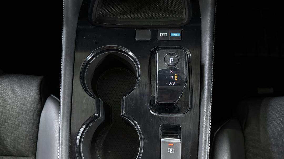 2024 Nissan X-trail St-l (4WD) E-power (hybrid), Automatic, 21884 km, Gear Lever 