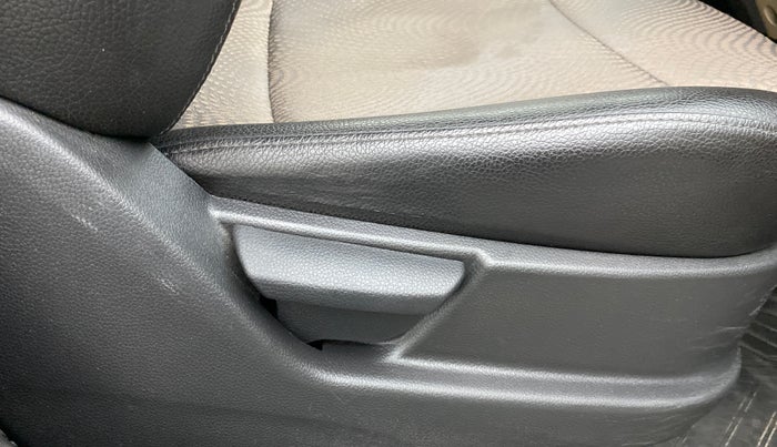 2016 Hyundai Eon MAGNA PLUS, Petrol, Manual, 22,817 km, Driver Side Adjustment Panel