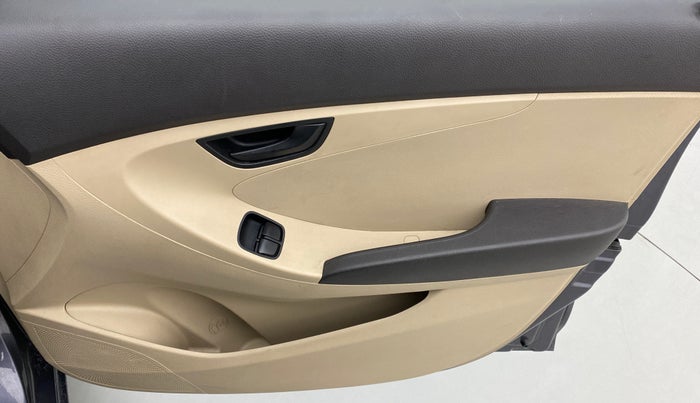 2016 Hyundai Eon MAGNA PLUS, Petrol, Manual, 22,817 km, Driver Side Door Panels Control