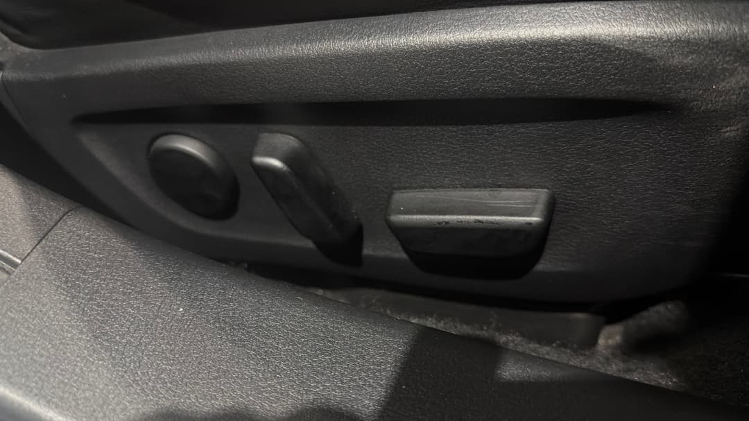 2023 Mazda Mazda3 G25 Astina, Automatic, 37408 km, Drivers Side Adjustment Panel