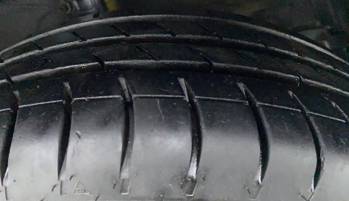 2013 Maruti Ertiga VXI, Petrol, Manual, 47,009 km, Left Front Tyre Tread