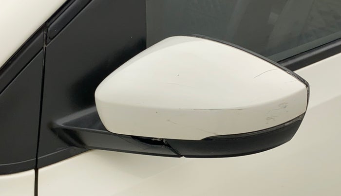 2017 Volkswagen Polo COMFORTLINE 1.2L, Petrol, Manual, 57,238 km, Left rear-view mirror - Cover has minor damage