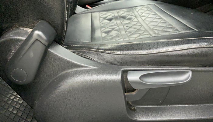 2017 Volkswagen Polo COMFORTLINE 1.2L, Petrol, Manual, 57,238 km, Driver Side Adjustment Panel