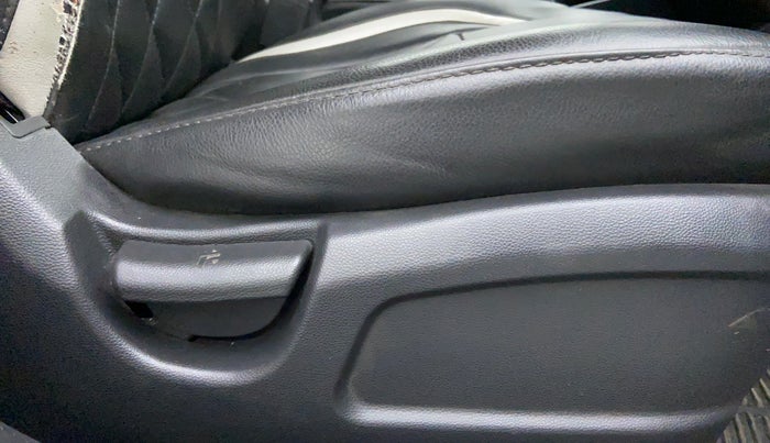 2014 Hyundai Elite i20 MAGNA 1.2, Petrol, Manual, 44,584 km, Driver Side Adjustment Panel