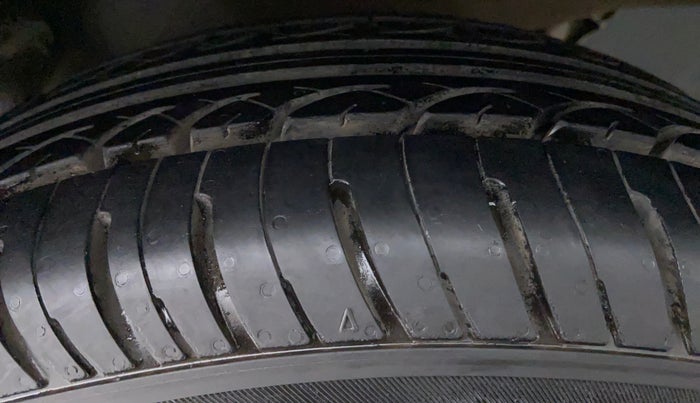 2014 Hyundai Elite i20 MAGNA 1.2, Petrol, Manual, 44,584 km, Left Rear Tyre Tread