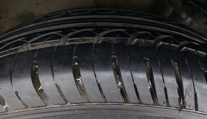 2014 Hyundai Elite i20 MAGNA 1.2, Petrol, Manual, 44,584 km, Right Rear Tyre Tread