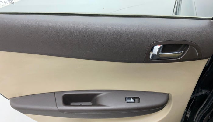 2012 Hyundai i20 ASTA 1.2, Petrol, Manual, 36,855 km, Left rear window switch / handle - Switch/handle not functional
