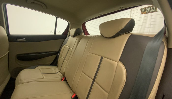 2011 Hyundai i20 ASTA 1.2, Petrol, Manual, 31,565 km, Right Side Rear Door Cabin