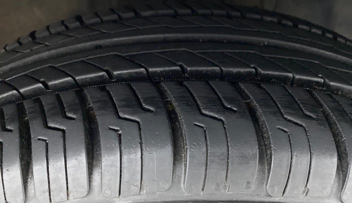 2014 Toyota Etios Liva GD, Diesel, Manual, 51,992 km, Right Front Tyre Tread