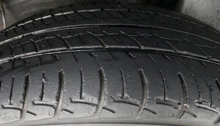 2014 Toyota Etios Liva GD, Diesel, Manual, 51,992 km, Left Rear Tyre Tread