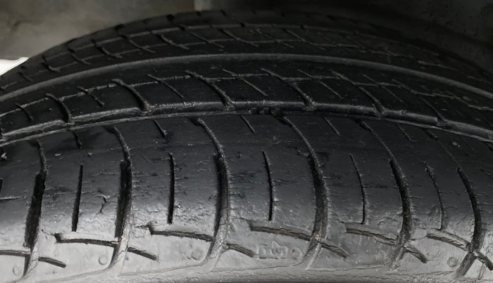 2014 Toyota Etios Liva GD, Diesel, Manual, 51,992 km, Right Rear Tyre Tread