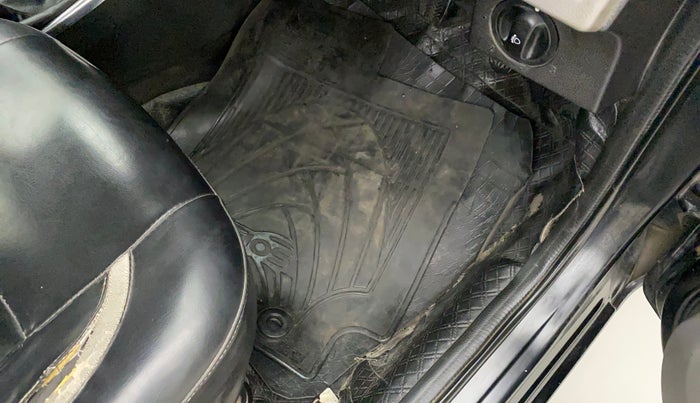2011 Toyota Etios V, Petrol, Manual, 72,416 km, Flooring - Carpet is minor damage