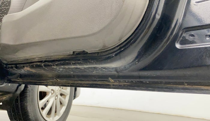 2011 Toyota Etios V, Petrol, Manual, 72,416 km, Driver-side door - Slightly rusted