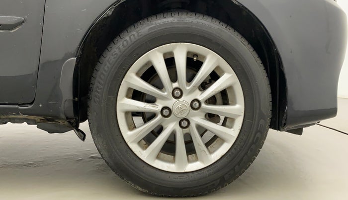 2011 Toyota Etios V, Petrol, Manual, 72,416 km, Right Front Wheel