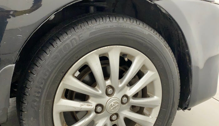 2011 Toyota Etios V, Petrol, Manual, 72,416 km, Right fender - Lining loose