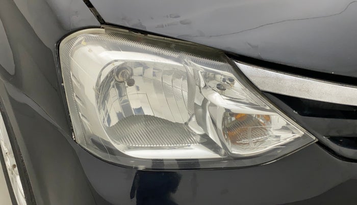 2011 Toyota Etios V, Petrol, Manual, 72,416 km, Right headlight - Minor scratches