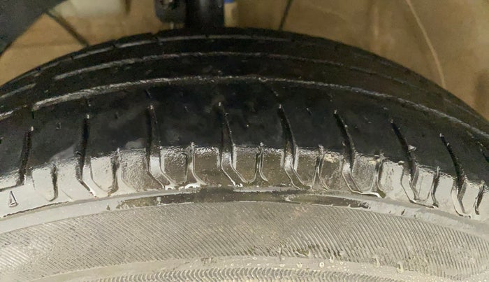 2021 Maruti Swift VXI, Petrol, Manual, 31,759 km, Left Front Tyre Tread