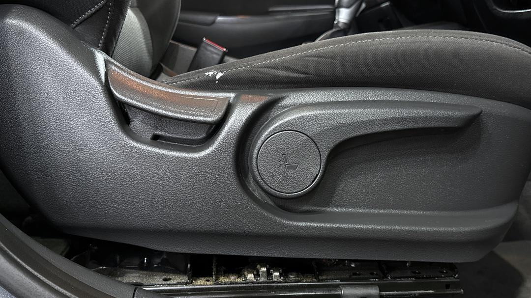 2022 Hyundai Kona (FWD), Automatic, 85105 km, Drivers Side Adjustment Panel